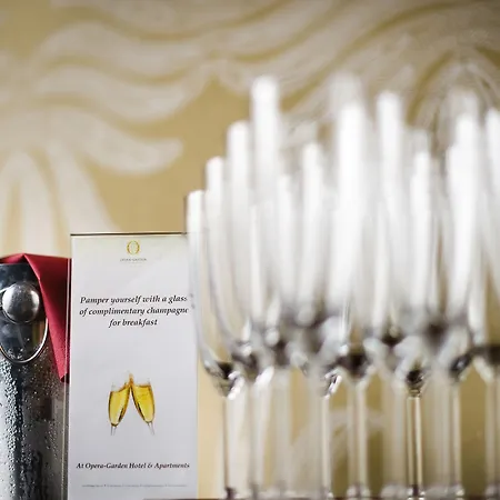 Opera Garden & Отель