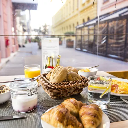 Opera Garden & Отель 4*