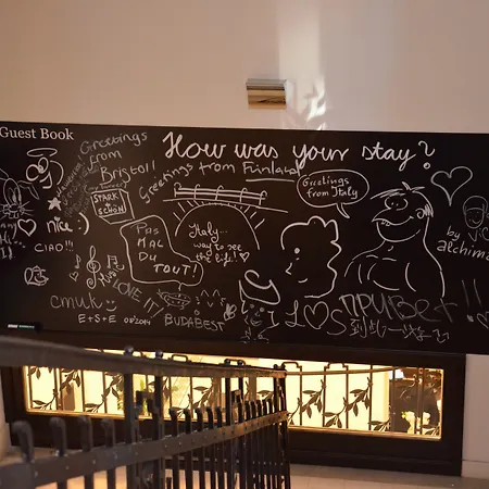 Opera Garden & מלון 4*