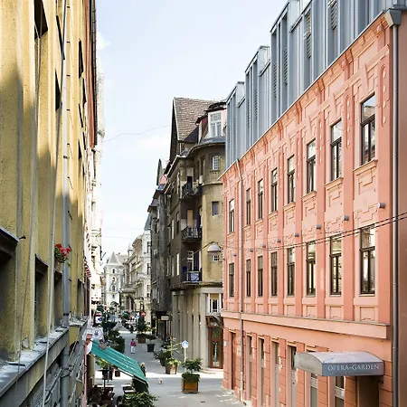 Opera Garden & Отель 4*