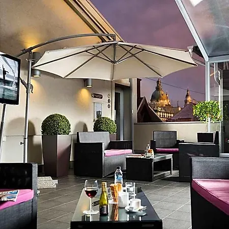 Opera Garden & Ξενοδοχείο 4*