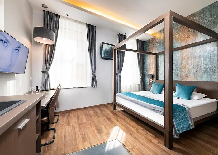 Opera Garden & Hotel