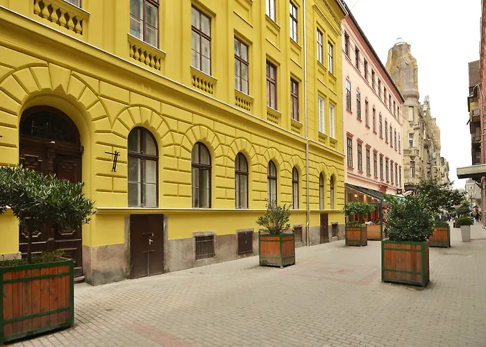 Opera Garden & Budapest