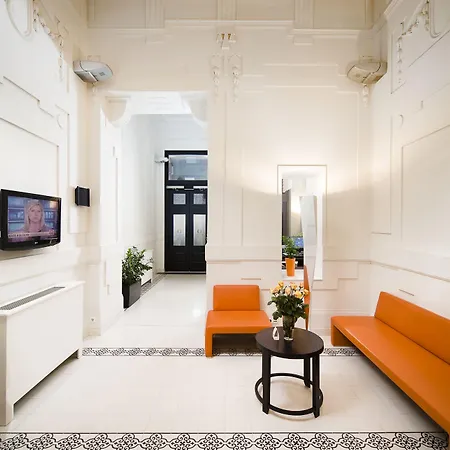 Opera Garden & מלון