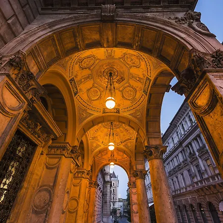 Opera Garden & מלון