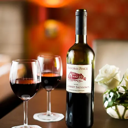 Opera Garden & 4* בודפשט